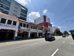 Sims Avenue (D14), Retail #579069021
